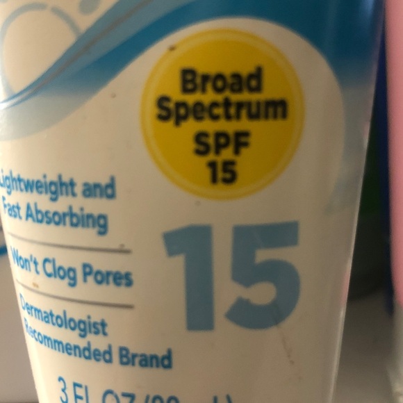 Coppertone Oil Free Faces Sunscreen Lotion SPF 15 - Blue and White - Picture 7 of 7